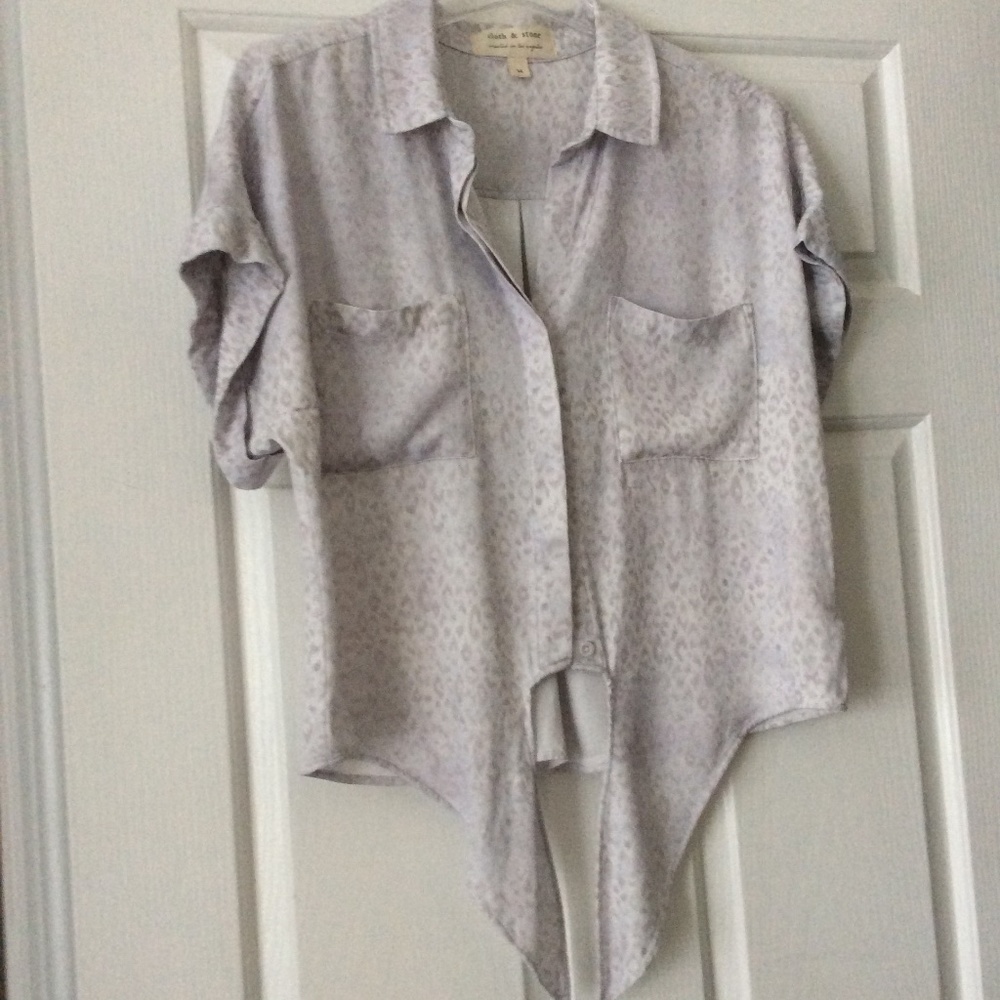 Grey and white leopard print crop tie Cloth & Stone rayon blouse